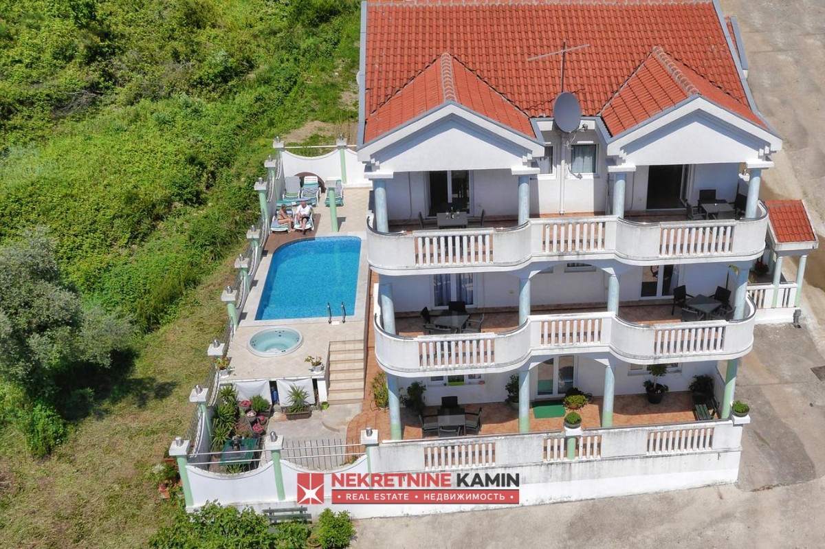 Villa with Pool and Sea Views, 620 m², Tivat